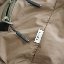 画像をギャラリービューアに読み込む, 入手困難 ナンガ(NANGA) オーロラダウンジャケット サイズM メンズ ダウンジャケット COYOTE 直営店舗・公式サイト限定カラー