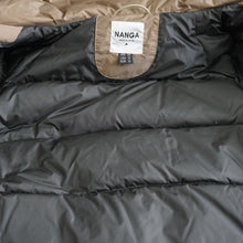 画像をギャラリービューアに読み込む, 入手困難 ナンガ(NANGA) オーロラダウンジャケット サイズM メンズ ダウンジャケット COYOTE 直営店舗・公式サイト限定カラー