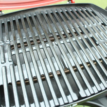 画像をギャラリービューアに読み込む, ウェーバー（Weber） Weber Q 1250ガスグリル＆ポータブルカート #510422JPN RED 中古 美品
 【点火・燃焼確認済】 送料無料