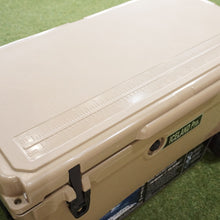 画像をギャラリービューアに読み込む, 美品  ICELAND COOLER アイスランドクーラー ハードクーラーボックス 70QT CL07001 Sand（サンド）クーラー・保温