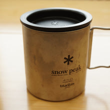 画像をギャラリービューアに読み込む, 美品  スノーピーク（snowpeak） チタンダブルマグ450 フタ付2個SET MG-053R 食器・テーブルウェア　マグカップ　保温構造