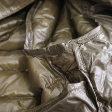 画像をギャラリービューアに読み込む, 美品  ナンガ（NANGA） ポータブルダウンジャケット メンズ Mサイズ ポケッタブル収納可能　超軽量