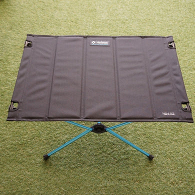 美品  ヘリノックス（Helinox） テーブルワン ハードトップ 1822171 テーブル・チェア　軽量　折り畳みテーブル　コンパクト