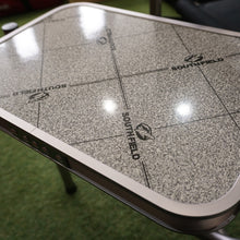 画像をギャラリービューアに読み込む, 美品  サウスフィールド（SOUTHFIELD） サイドテーブル付きチェア 2脚セット　可動式テーブル　フォールディングディレクターズチェア　テーブル・チェア