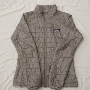 パタゴニア（patagonia） ダウンジャケット 軽量　中綿ジャケット 古着 ブルゾン グレー レディース サイズ/S [5/18値下げ]
