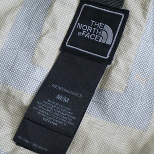 ザ・ノースフェイス（THE NORTH FACE） HYVENT 2.5Lマウンテンパーカー ハイベント　ブルゾン 古着 ブラック メンズ サイズ/M [6/25値下げ]