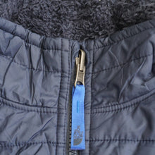 画像をギャラリービューアに読み込む, ザ・ノースフェイス（THE NORTH FACE） 裏起毛切替ダウンジャケット 中綿ブルゾン 古着 ブルー×ネイビー ボーイズサイズ [送料無料]