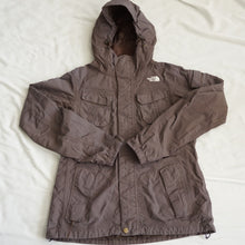 画像をギャラリービューアに読み込む, ザ・ノースフェイス（THE NORTH FACE） マウンテンパーカー HYVENT ブルゾン 古着 ブラウン レディース サイズ/M