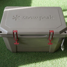 画像をギャラリービューアに読み込む, 美品 スノーピーク（snowpeak） ハ－ドロッククーラ－40QT UG-302GY クーラー・保温　極厚 クーラーボックス 38L　グリズリー社製