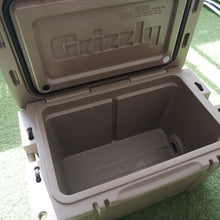 画像をギャラリービューアに読み込む, 美品 スノーピーク（snowpeak） ハ－ドロッククーラ－40QT UG-302GY クーラー・保温　極厚 クーラーボックス 38L　グリズリー社製