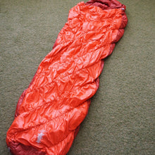 画像をギャラリービューアに読み込む, 美品 モンベル（mont-bell） スーパースパイラルバロウバッグ#3 1121219  R-ZIP スリーピングギア サンライズレッド シュラフ 寝袋  [最低使用温度-10度]