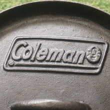 画像をギャラリービューアに読み込む, コールマン（Coleman） ダッチオーブンSF（10インチ）　スタンド・ステンレスプレート付き キッチンツール [8/7値下げ]