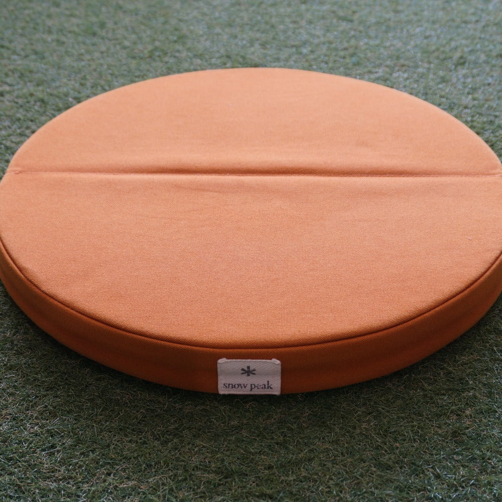 美品 スノーピーク（snowpeak） ラウンジクッション TM-096OR フィールドギア　グラウンドスタイル　お座敷　座布団　二つ折り