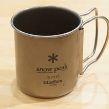 画像をギャラリービューアに読み込む, 美品 スノーピーク（snow peak） チタンシングルマグ300 MG-142 テーブルウェア 300ml マグカップフォールディングハンドル　食器 [送料無料]
