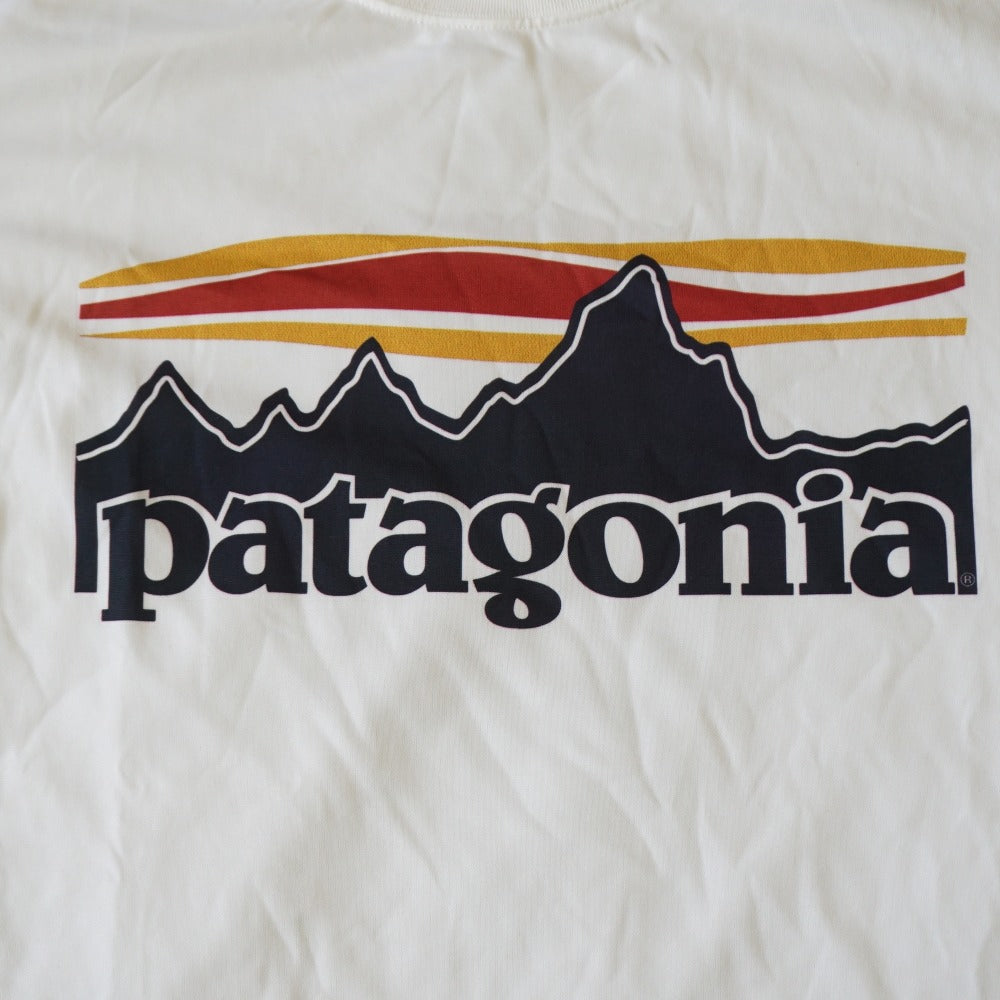 パタゴニア【patagonia】 プリントTシャツ Tシャツ・カットソー
 ホワイト メンズ