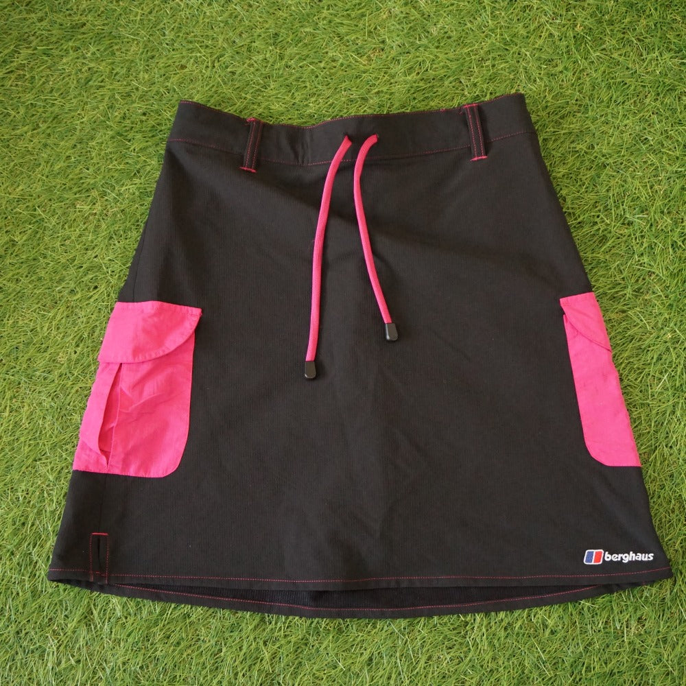 美品 
 バーグハウス【Berghaus】 アドベンチャーツー スカート J0057 スカート
 ブラック レディース