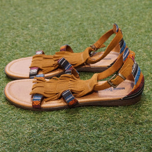 新品同様 
 ミネトンカ(Minnetonka)　MAUI 71302 アリゾナプリント サンダル
 ブラウン レディース