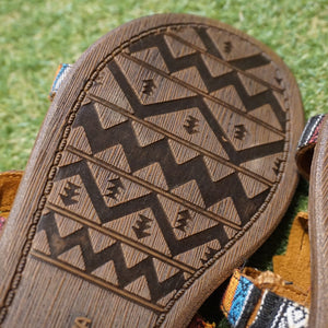新品同様 
 ミネトンカ(Minnetonka)　MAUI 71302 アリゾナプリント サンダル
 ブラウン レディース