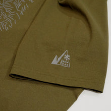 画像をギャラリービューアに読み込む, 未使用 スノーピーク（snow peak） Graphic Tee Snow Tree グラフィックティー スノーツリー L Olive MM4110-TS0104OL Tシャツ オリーブ 雪山の森林 2021秋冬 [送料無料]